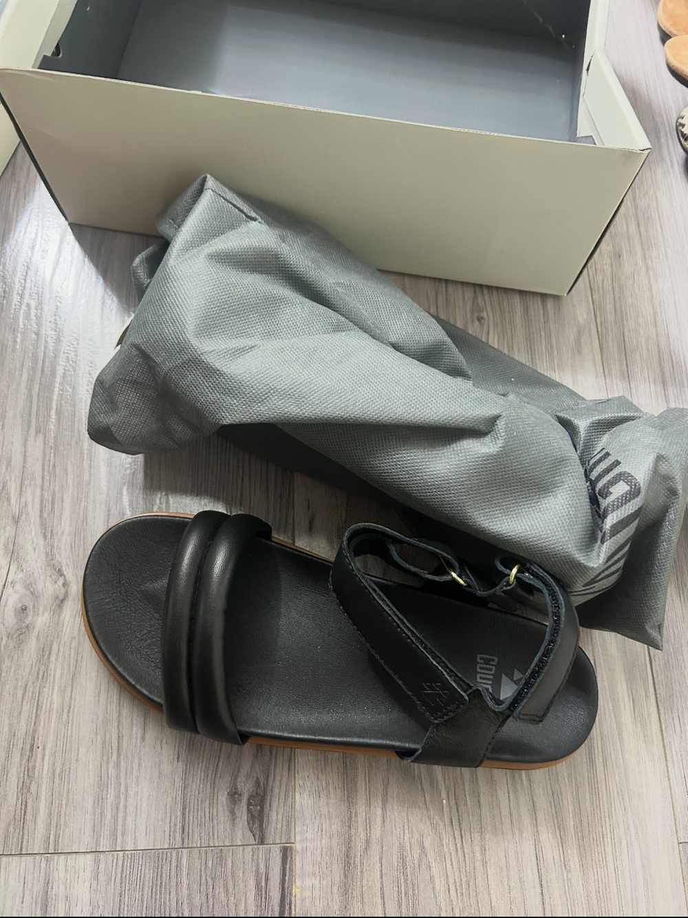 Women’s COUGAR Black Leather Strap Sandals - Minimal Comfort